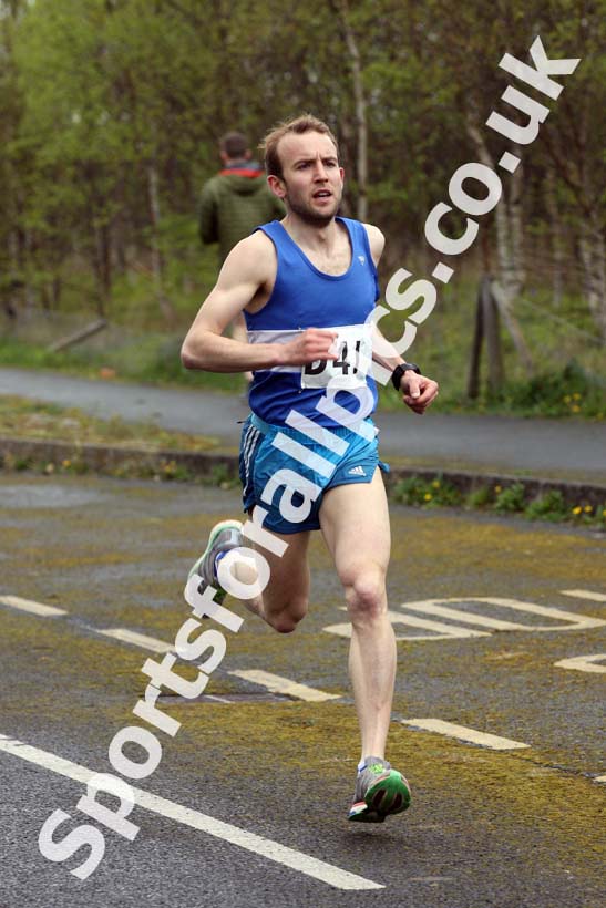Senior mens relay, Elswick Good Friday Road Races. Photo: David T. Hewitson/Sports for All Pics